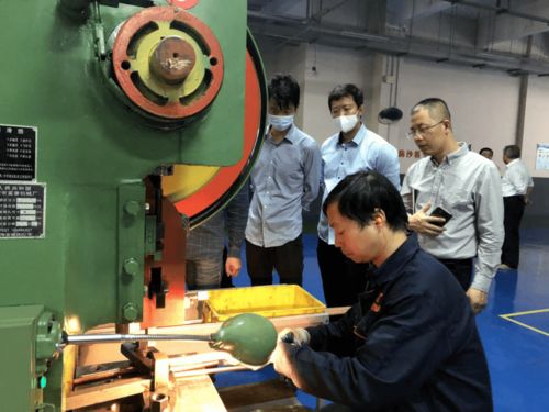 長(zhǎng)江有色網(wǎng)組織銅企業(yè)家到鷹潭高新技術(shù)開(kāi)發(fā)區(qū)銅企業(yè)調(diào)研